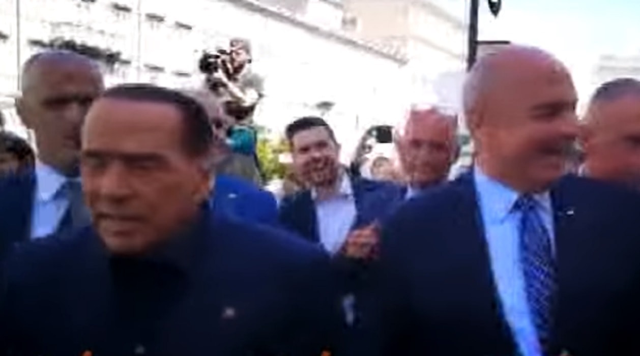 Sostenitore di Berlusconi a Trieste