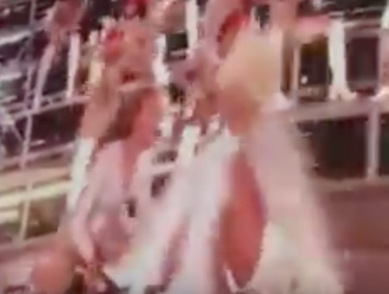 YOUTUBE Beyoncé al Coachella Festival cade sul palco insieme alla sorella Solange