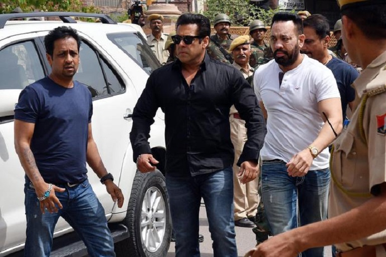 Salman Khan: uccise due antilopi cervicapre, la star di Bollywood condannato a 5 anni di carcere (foto Ansa)