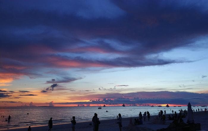 Thailandia-Filippine, troppi turisti: chiudono Maya Bay ("The beach") e Boracay
