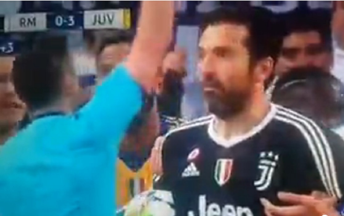 Buffon espulso cosa dice all'arbitro