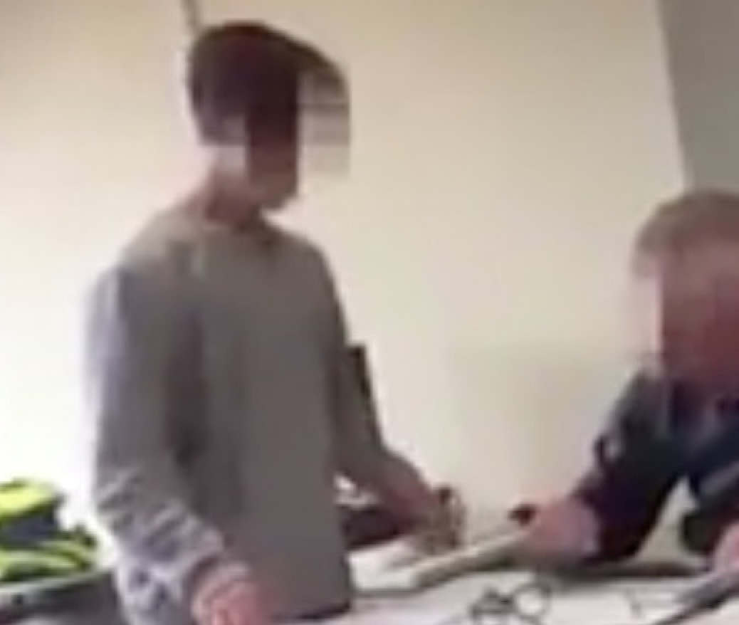 Tre studenti dell'ITC Carrara di Lucca sono indagati dopo l'atto di bullismo verso un prof