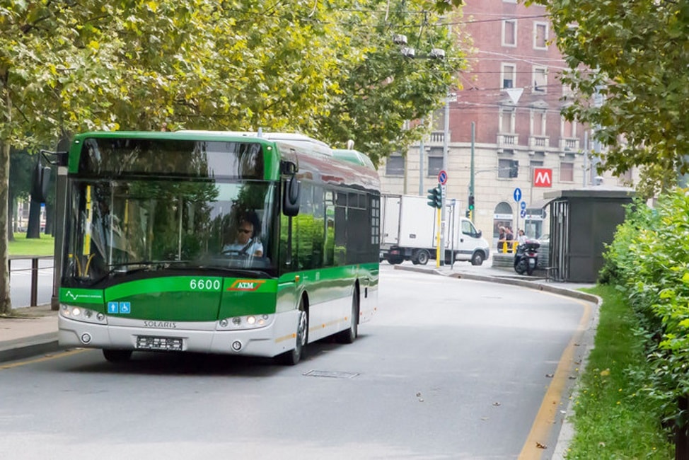 Milano, passeggero insegue ladro di cellulare su bus e lo fa arrestare