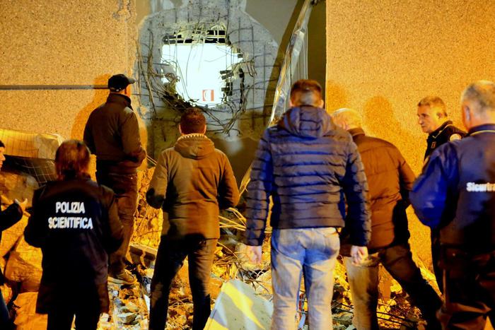 Presi i rapinatori dell'assalto al caveau Sicurtransport di Caraffa