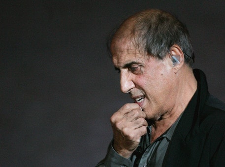 Adriano Celentano sprona Renzi: "Prendi la bici e vai da Di Maio per guarire l'Italia"