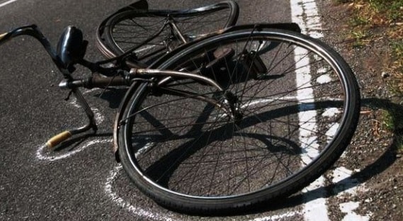 Una ragazza ha investito un ciclista a Piombino Dese ed è scappata