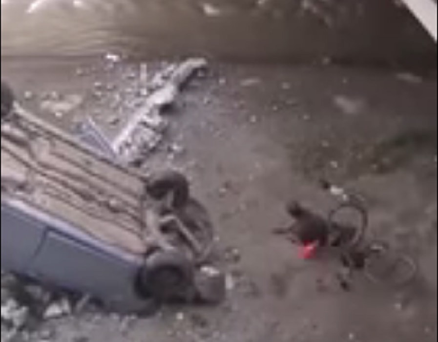 Ciclista ponte Santiago del Cile