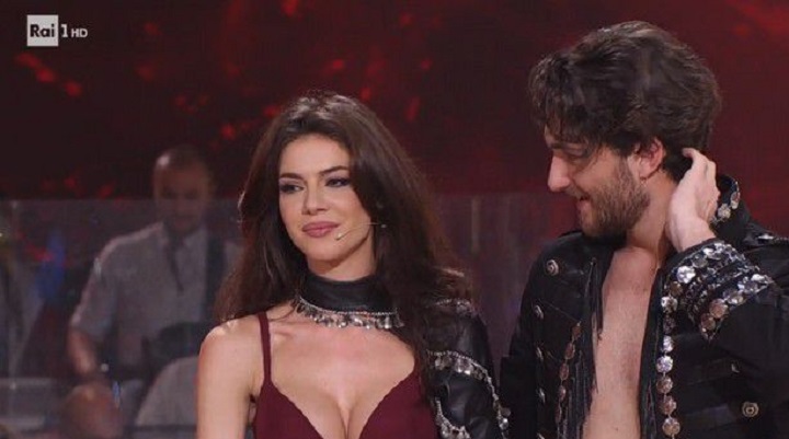 Ballando con le Stelle, Cristina Ich e il "vaffa" in diretta. Gelo in studio