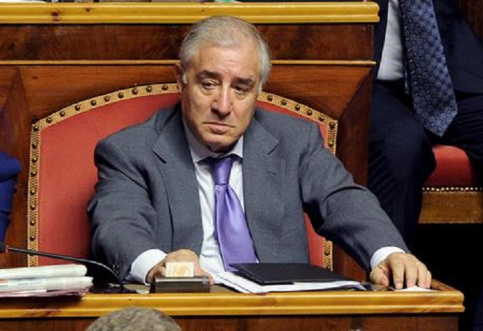 Dell'Utri: "Ho il cancro, dormo con la luce negli occhi, mandatemi a casa"