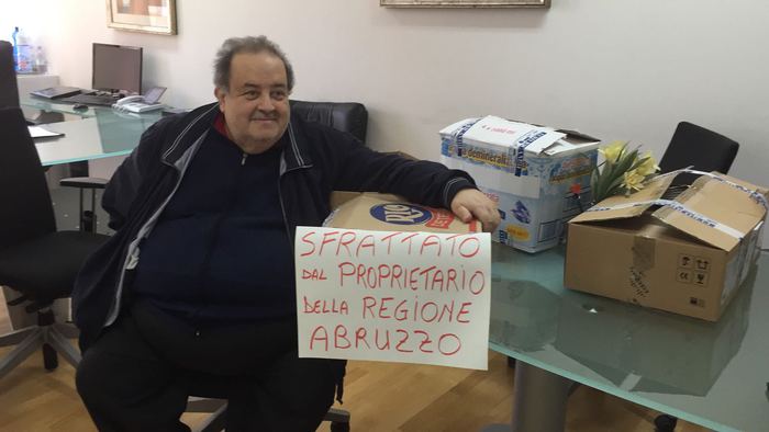 Abruzzo: Donato Di Matteo, uscito dalla giunta Pd, trova il suo ufficio in Regione chiuso a chiave