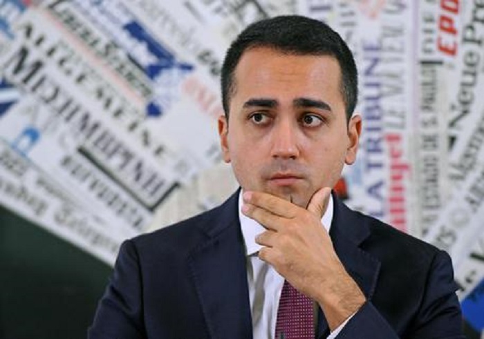 Di Maio: "Vieni avanti Salvini, il centro destra non esiste". Mussolini, nel '22...