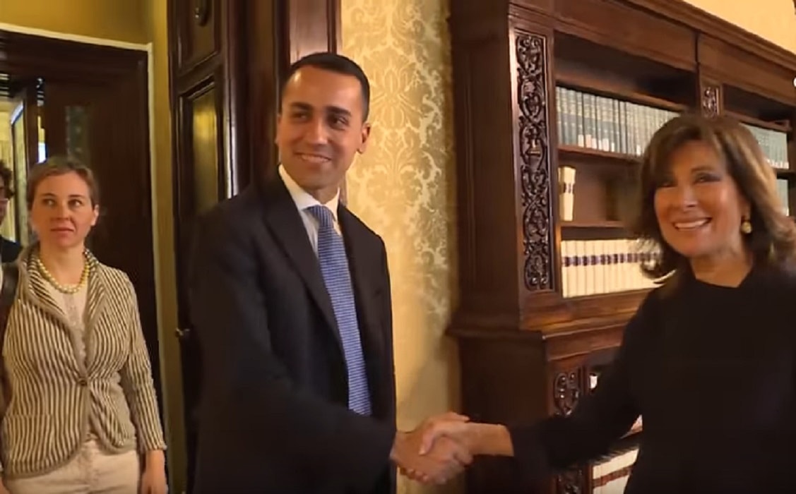 consultazioni stretta mano Di Maio Casellati