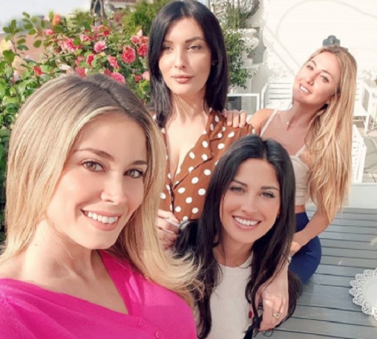 Diletta Leotta con tre amiche: su Instagram scoppia il delirio