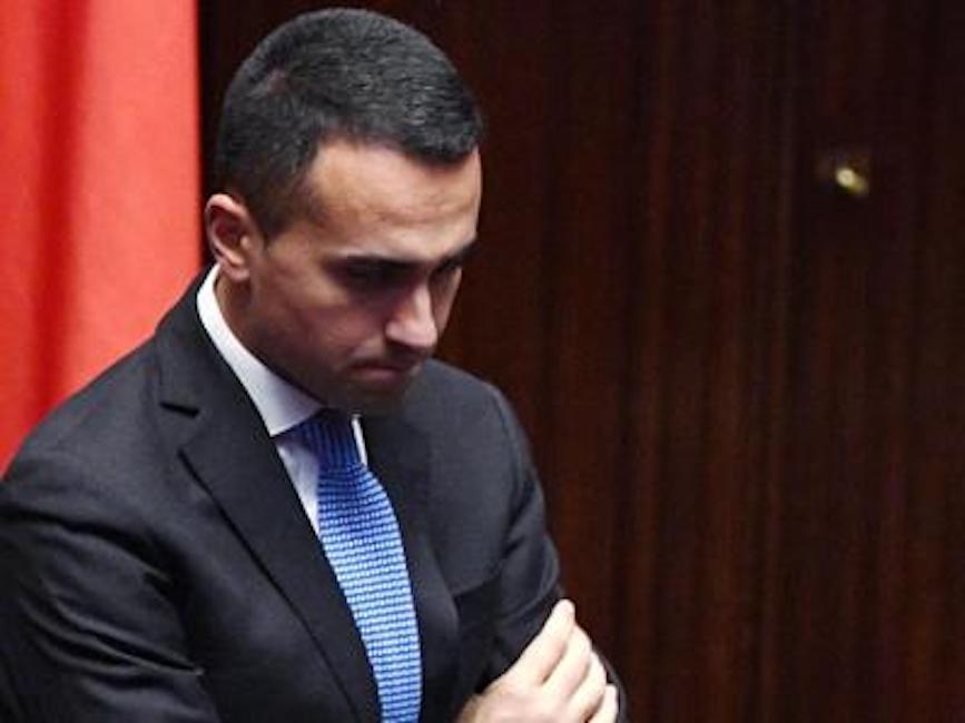 Governo Pd-M5s, rivolta su Fb contro Di Maio: "Traditore"