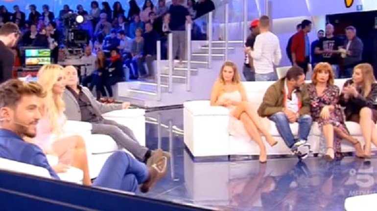 Domenica Live, il fuorionda della rissa tra Cecilia Capriotti e Elena Morali: "All'isola ci provavi con..."