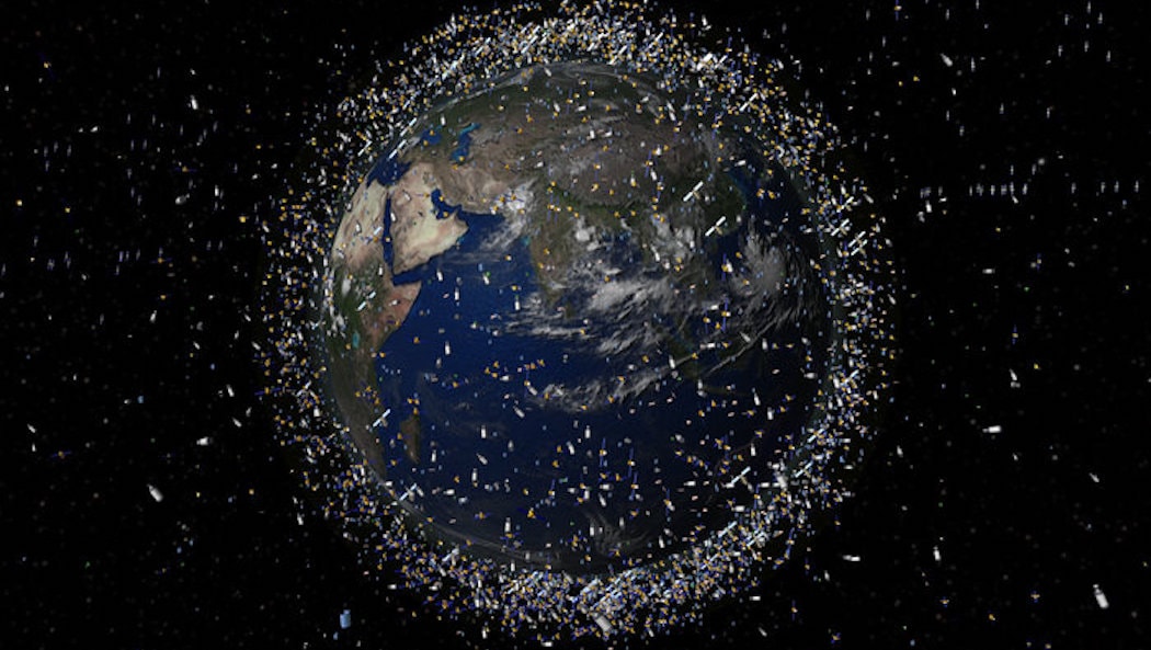 Satelliti sempre più a rischio collisione: il progetto Esa per studiare i detriti spaziali