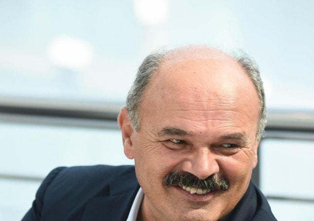 Oscar Farinetti al Pd: "Ascoltate i 5 Stelle: governo veloce, poi al voto"