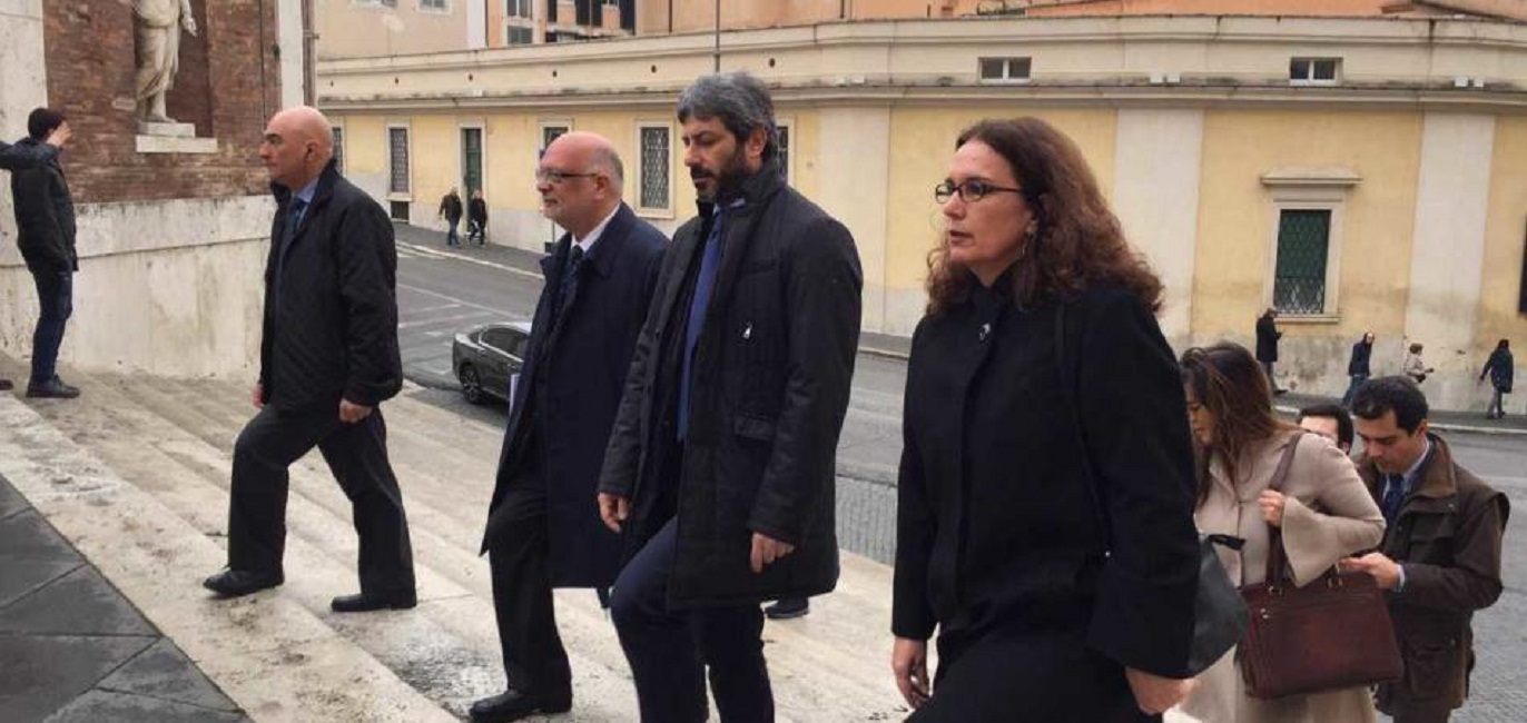 YOUTUBE Consultazioni: Fico a piedi al Colle, Casellati in auto blu