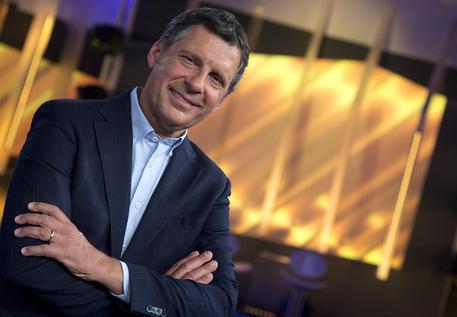 Fabrizio Frizzi Santo subito, proposta settimanale DiPiù. Don Gambalunga: "Lo ritengo possibile"