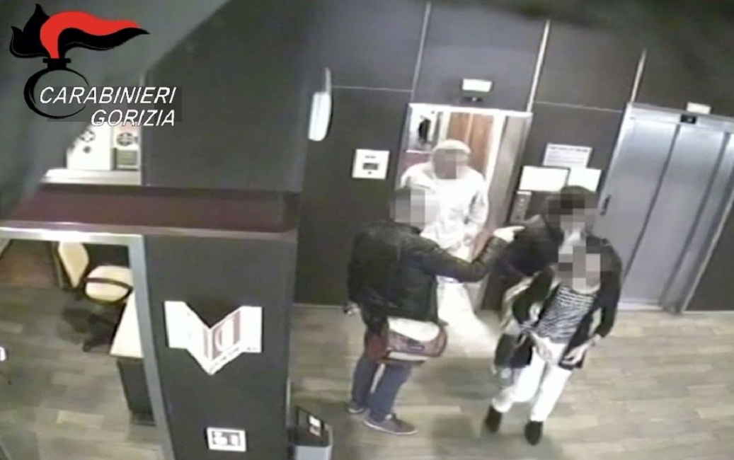 Furbetti cartellino a Gorizia: al casinò e in osteria invece che a lavoro. 14 dipendenti Regione indagati