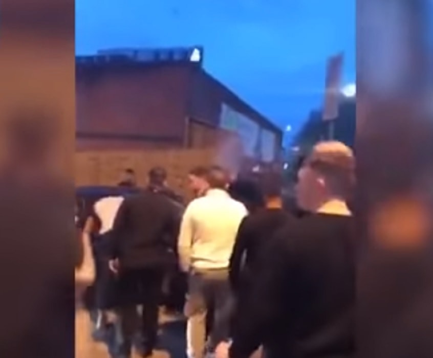 Auto contro pub in Galles