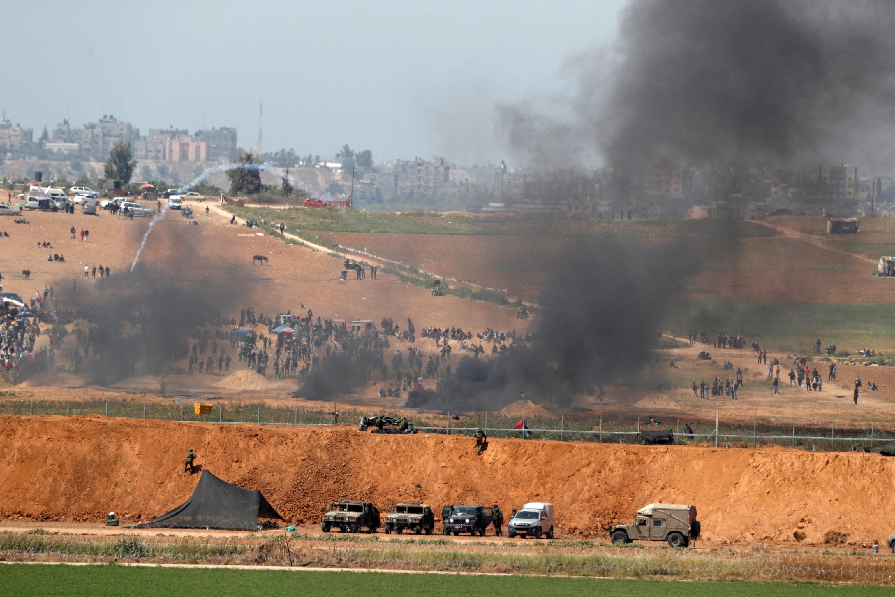 Nuovi scontri a Gaza, al confine con Israele