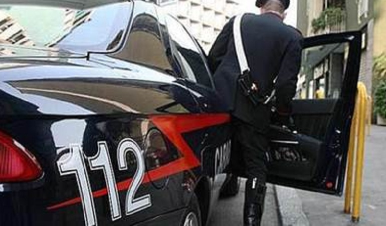 Genova, accoltella la moglie dopo una lite per gelosia. Lei è in condizioni gravi (foto d'archivio Ansa)