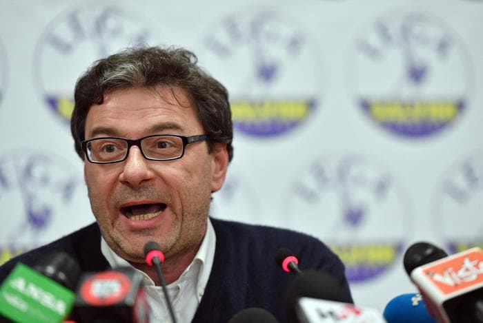 Giorgetti della Lega contro Di Maio che vuole far fuori Forza Italia: "Non li tradiamo"