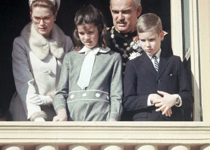 Carolina di Monaco rivela: "Alberto ed io ci sentivamo più legati alla tata che a mia madre, Grace Kelly"