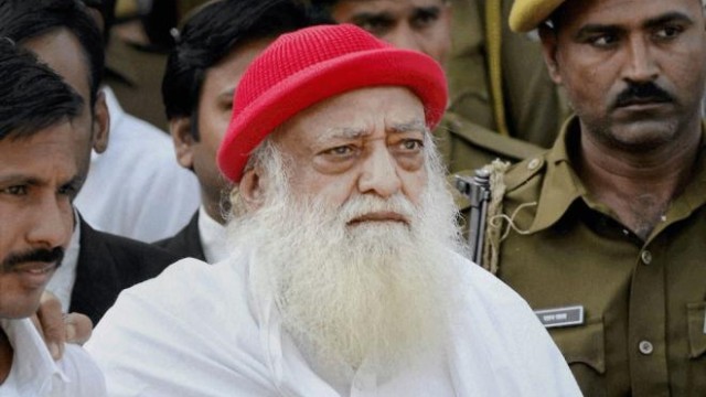 India, guru Asaram condannato all'ergastolo per violenza su una sedicenne