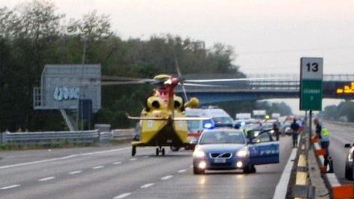 Incidente in A14, schianto tra tir: morti 2 motociclisti di 72 e 66 anni