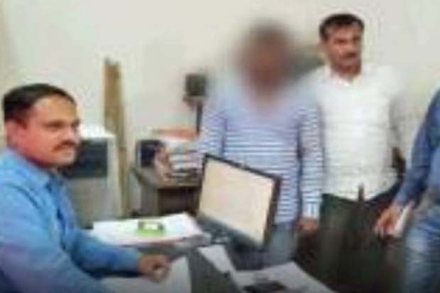 India, giovane di 22 anni violenta la madre che sta dormendo