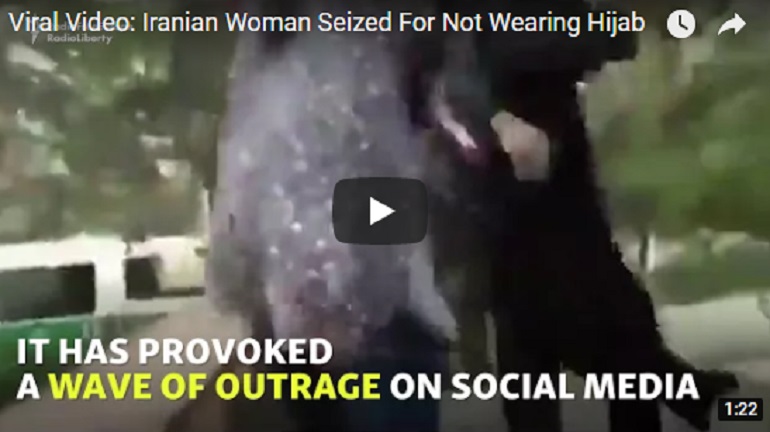 YOUTUBE Iran, picchiata dalla "polizia morale" per aver lasciato sciolto il suo hijab