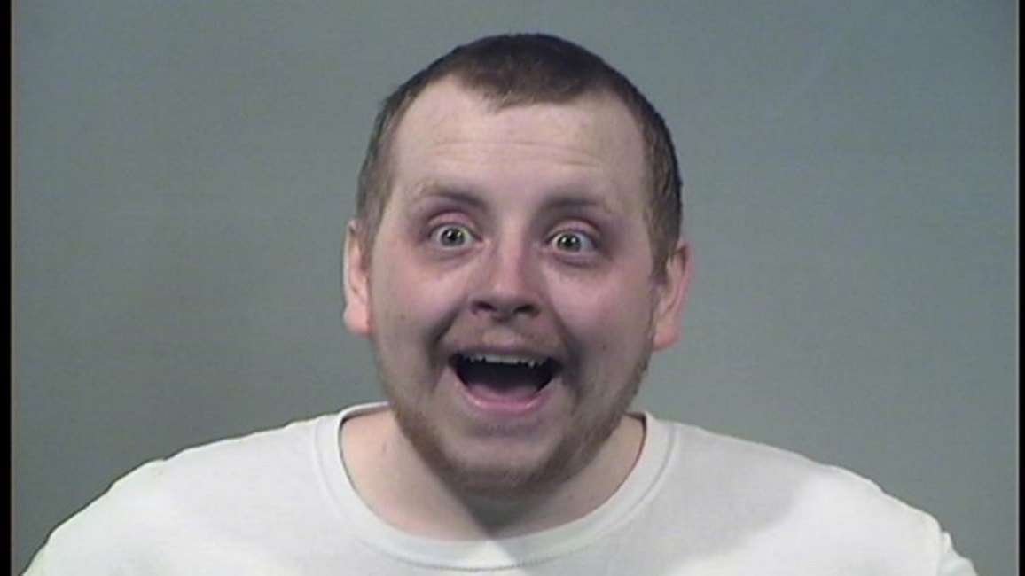 Picchia fidanzata con la pizza: arrestato per violenza domestica in Ohio