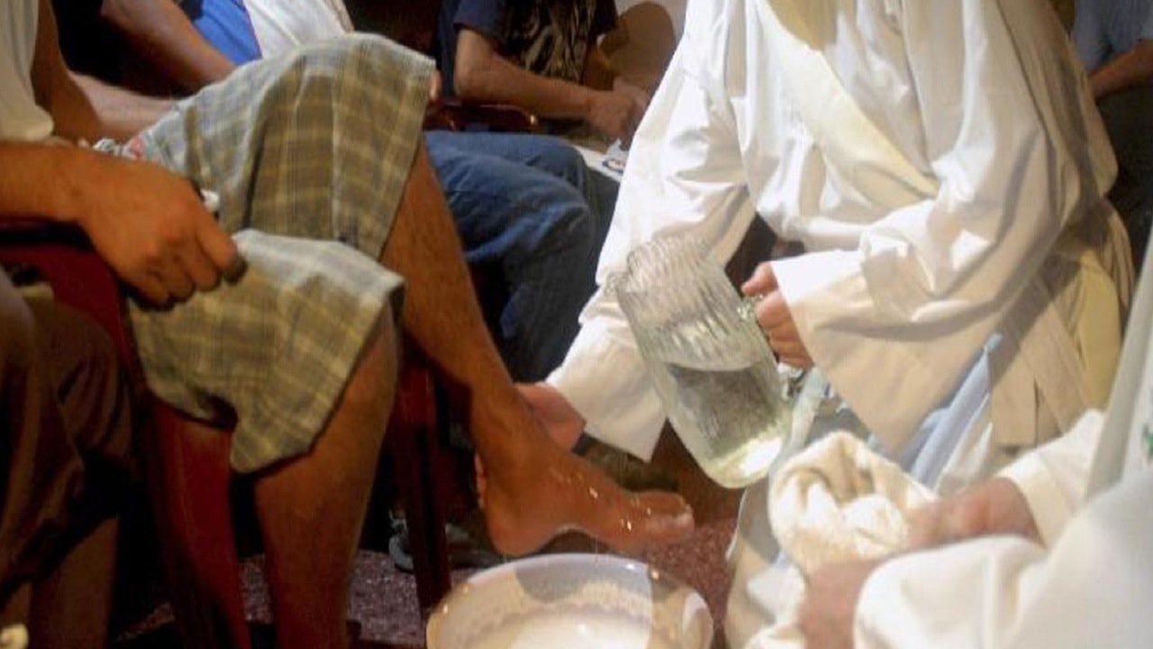 Lavanda dei piedi negata agli immigrati in chiesa a Manduria