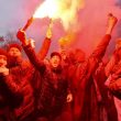 epa06689919 Liverpool supporters cheer ahead of the UEFA Champions League semi final, first leg soccer match between Liverpool FC and AS Roma, Liverpool, Britain, 24 April 2018. EPA/PETER POWELL