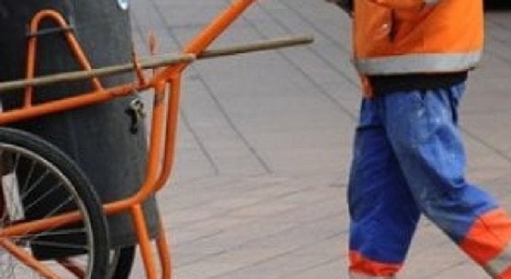 Livorno, braccialetto elettronico per gli spazzini. Ira Cgil. Il sindaco Nogarin (M5s): "Solo tecnologia"