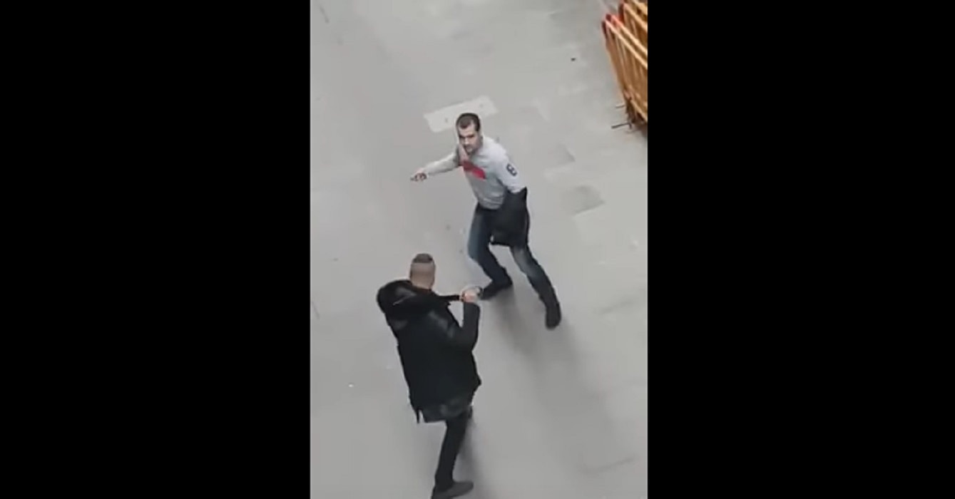 Barcellona rissa machete
