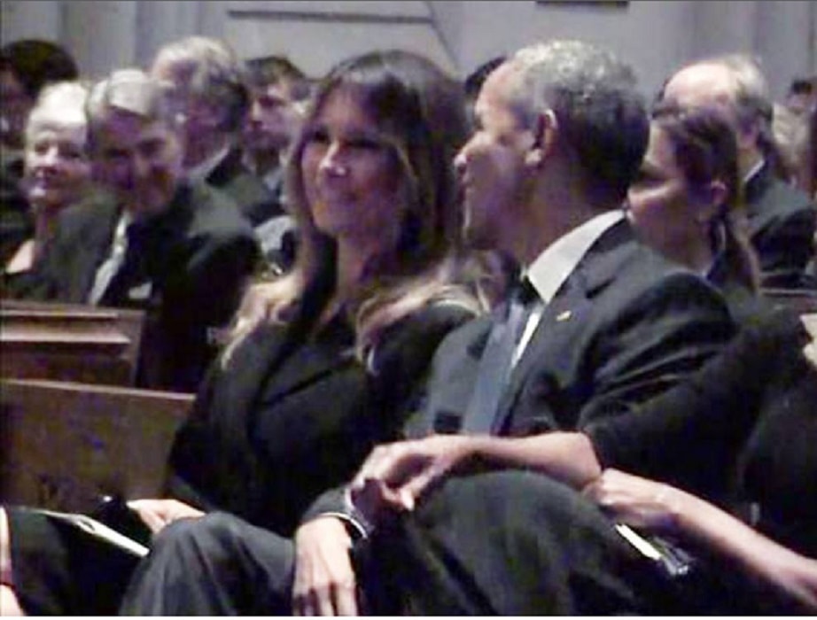 Melania Trump ride con Barack Obama