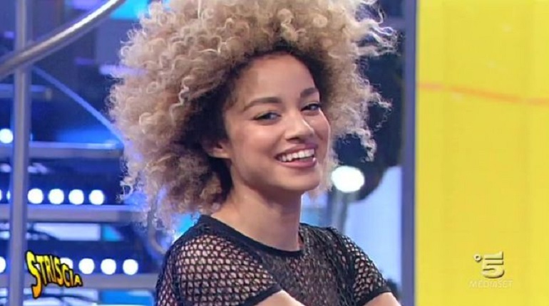 La velina Mikaela Neaze Silva