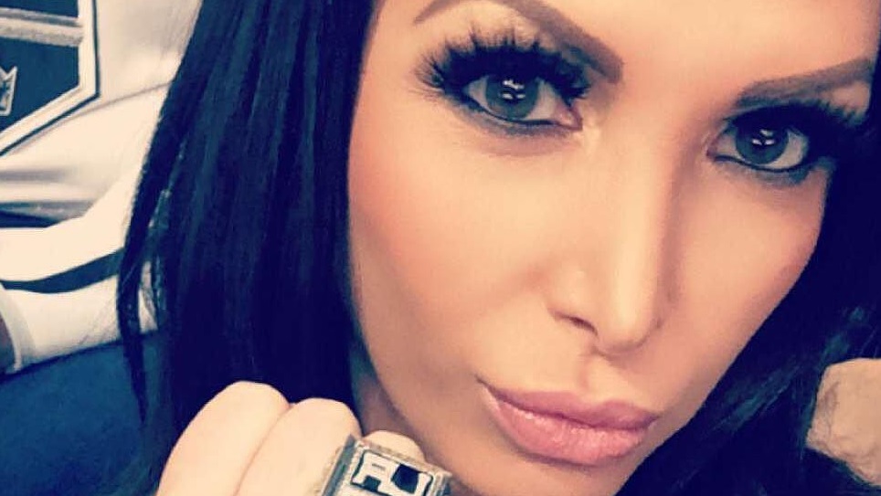 Nikki Benz, l'attrice a luci rosse fa causa alla MindGeek: "Sono stata violentata sul set"