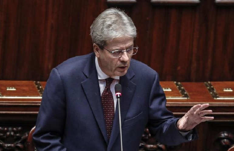 Paolo Gentiloni: "L'Italia non è neutrale. Siamo con gli Usa. Inaccettabili le armi chimiche" (foto Ansa)