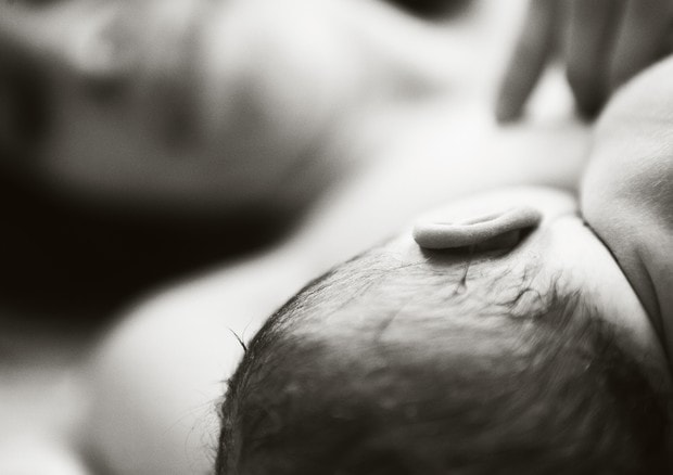 Gropello Cairoli (Pavia): il figlio sta per nascere in casa, padre "ostetrico" guidato dal 118