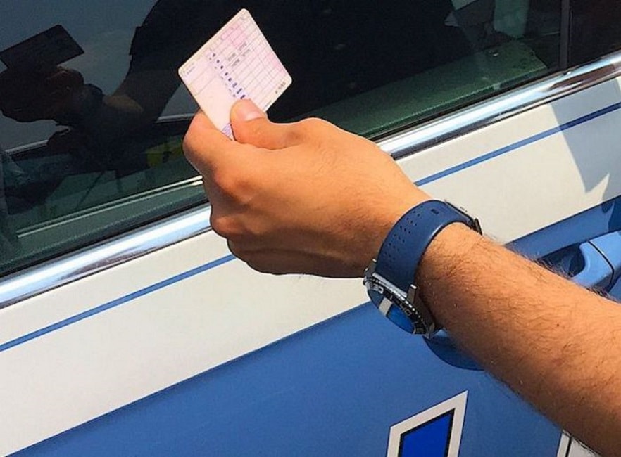 Camionista assolto: patente e carta di identità si equivalgono