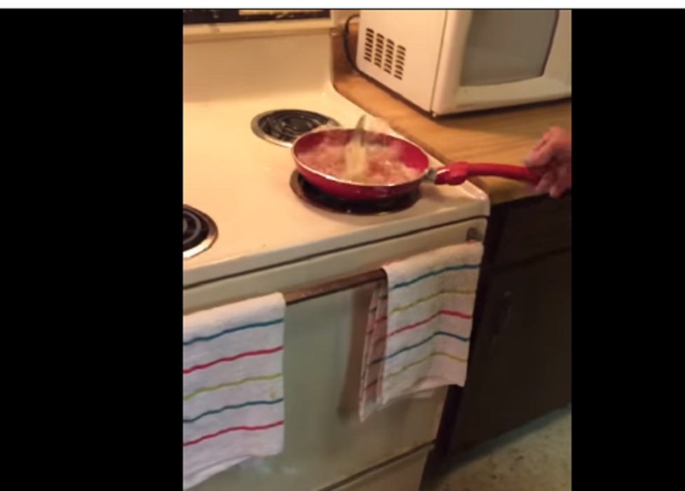 Pesce si muove durante frittura