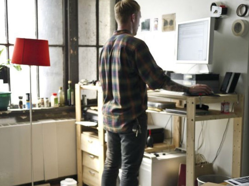 Stare in piedi aiuta a dimagrire