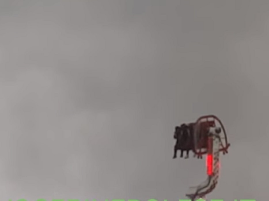 Pinerolo giostra ferma sotto pioggia