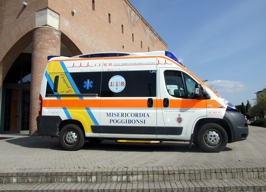 Poggibonsi, si uccide dandosi fuoco e lascia un biglietto: "Un guaritore mi ha raggirata"