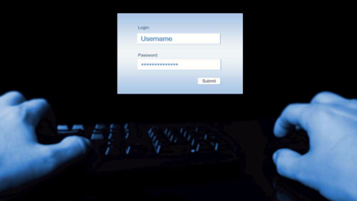 Agente usava database polizia per spiare suo ex marito, l'ex moglie del suo fidanzato