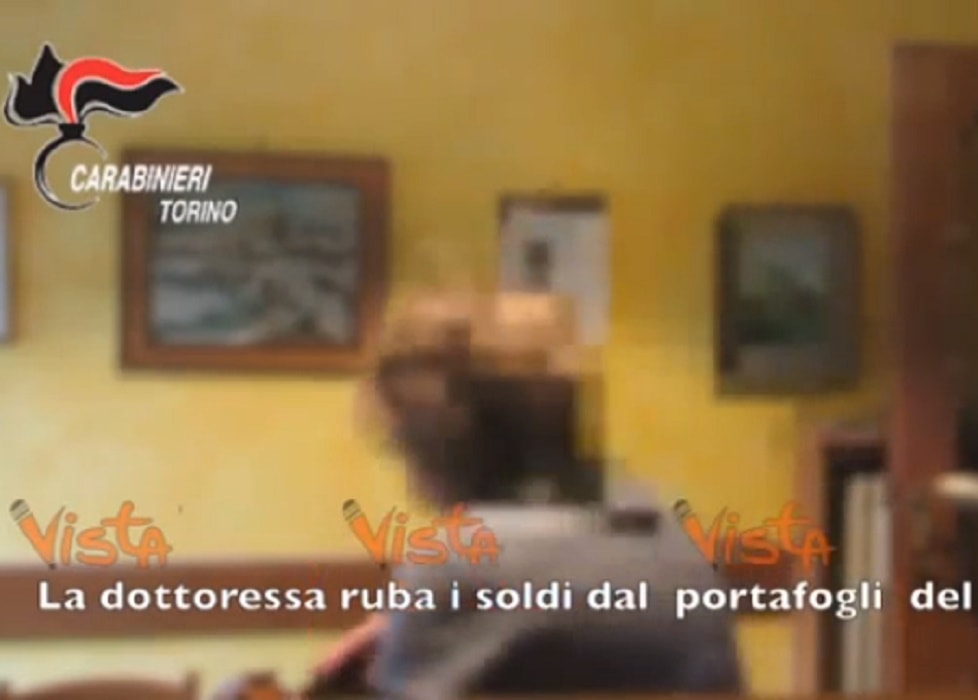 torino dottoressa derubava anziani